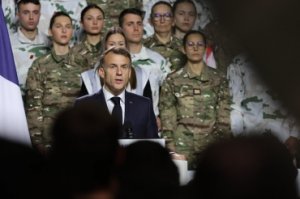 en-isere-emmanuel-macron-a-annonce-la-creation-d-un-nouveau-service-national-militaire-volontaire-photo-le-dl-benoit-lagneux-1764242715.jpg