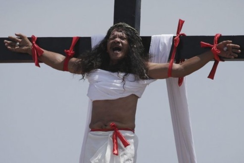Traditionnels crucifiements du Vendredi saint aux Philippines Traditionnels crucifiements du Vendredi saint aux Philippines